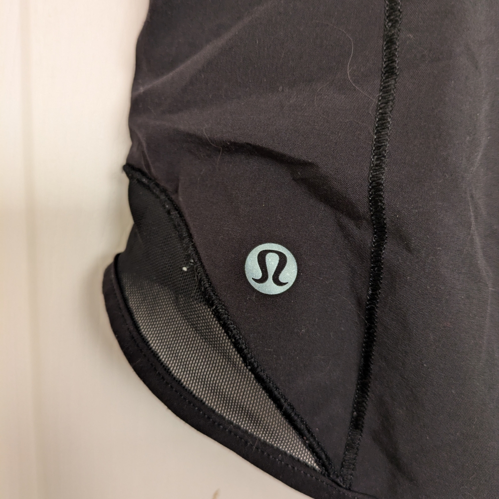 lululemon athletica Size 8 Hotty Hots - Picture 3 of 5